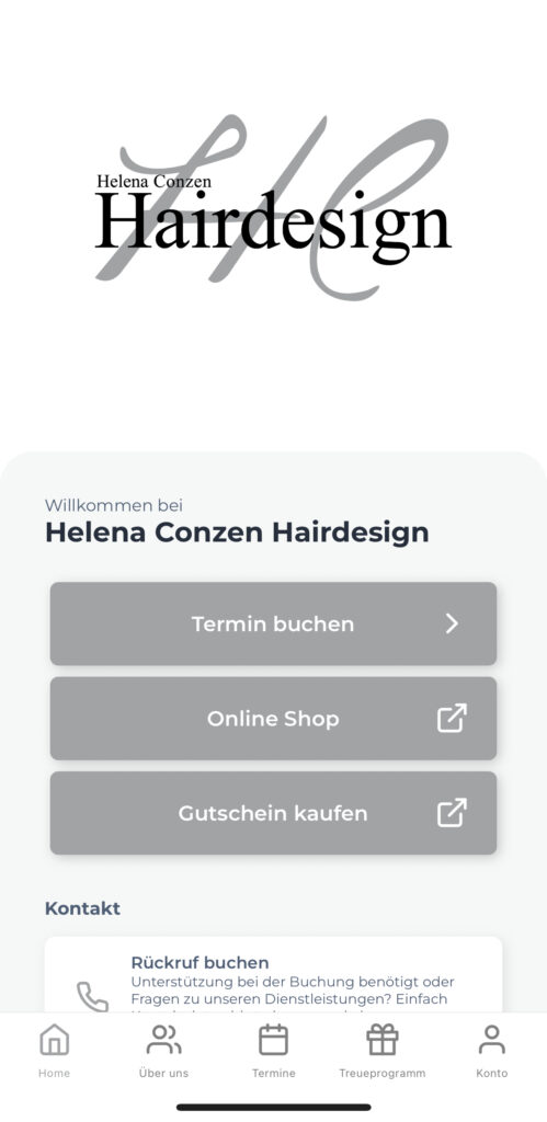Smartphone zeigt die Helena Conzen Hairdesign App mit Funktionen wie Terminbuchung, Treuepunkten und Produktkauf; daneben das Logo des Salons auf grauem Hintergrund.
