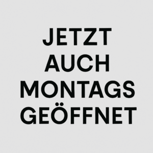 Schriftzug „Jetzt auch montags geöffnet“ auf hellgrauem Hintergrund – Hinweis auf neue Öffnungszeiten bei Helena Conzen Hairdesign.