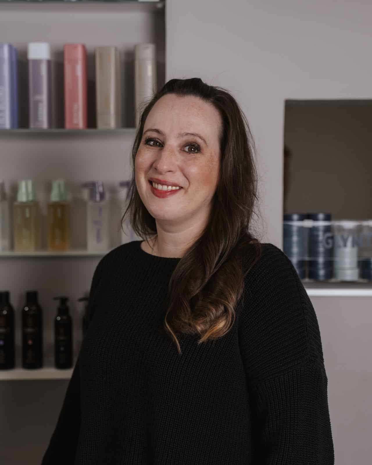 Angelika – Teamassistentin bei Helena Conzen Hairdesign in Bochum