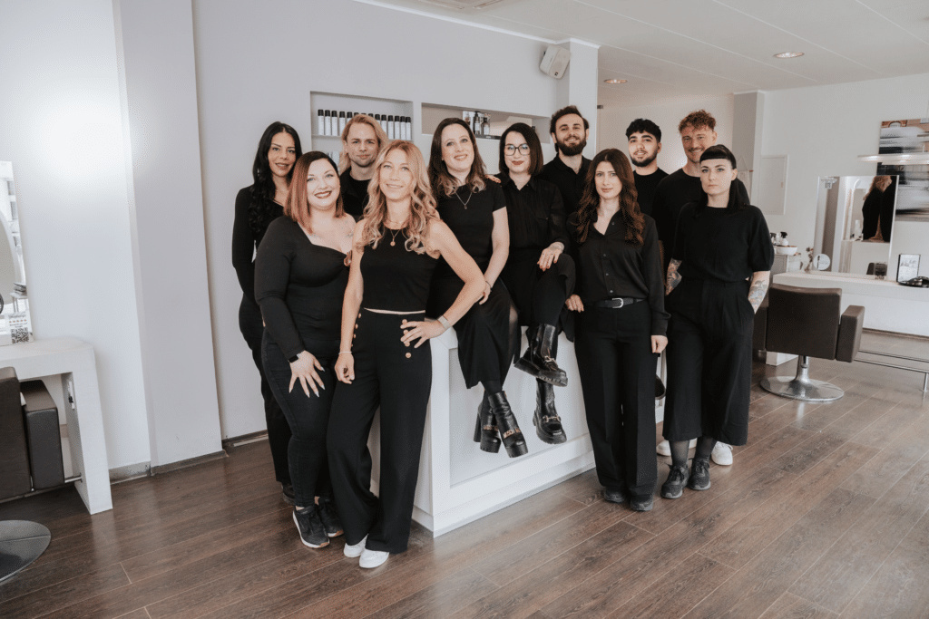team salon helena conzen hairdesign bochum 2026 Jahres-Kickoff 2026: Warum Teamkultur für uns mehr ist als ein schönes Wort Team im Salon von Helena Conzen Hairdesign in Bochum 2026