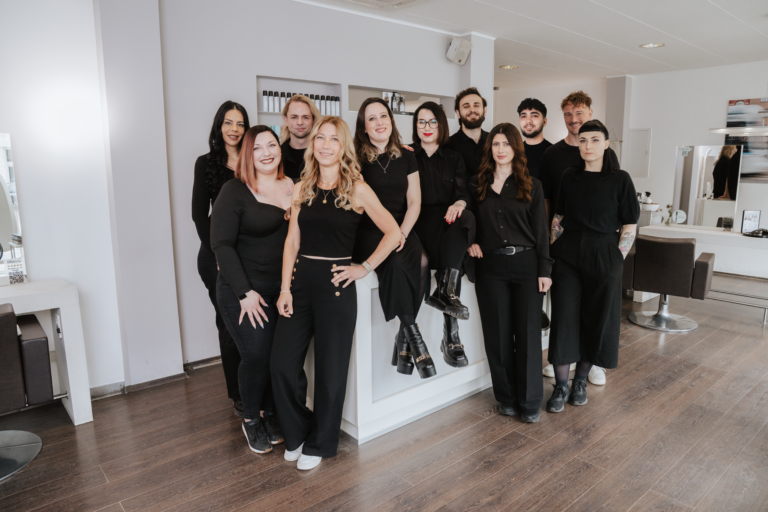 Team im Salon von Helena Conzen Hairdesign in Bochum 2026