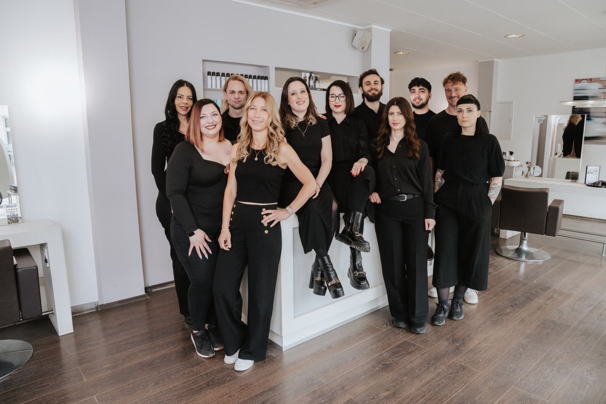 team salon helena conzen hairdesign bochum 2026 scaled Startseite Team im Salon von Helena Conzen Hairdesign in Bochum 2026