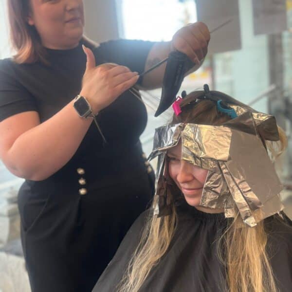 Coloristin beim Airtouch – Föhntechnik mit Folien bei Helena Conzen Hairdesign in Bochum