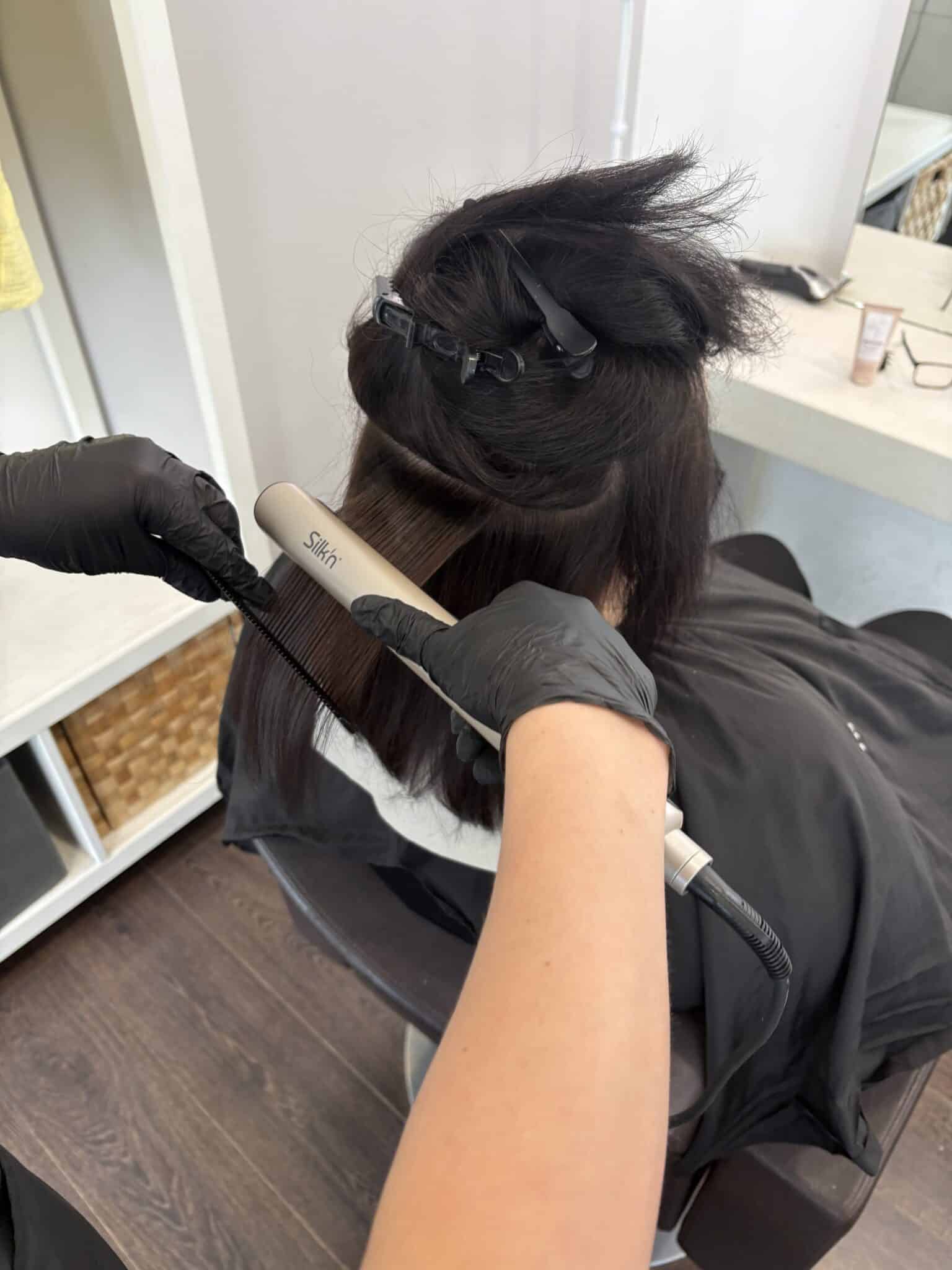 Haarstyling mit Glätteisen bei Helena Conzen Hairdesign in Bochum